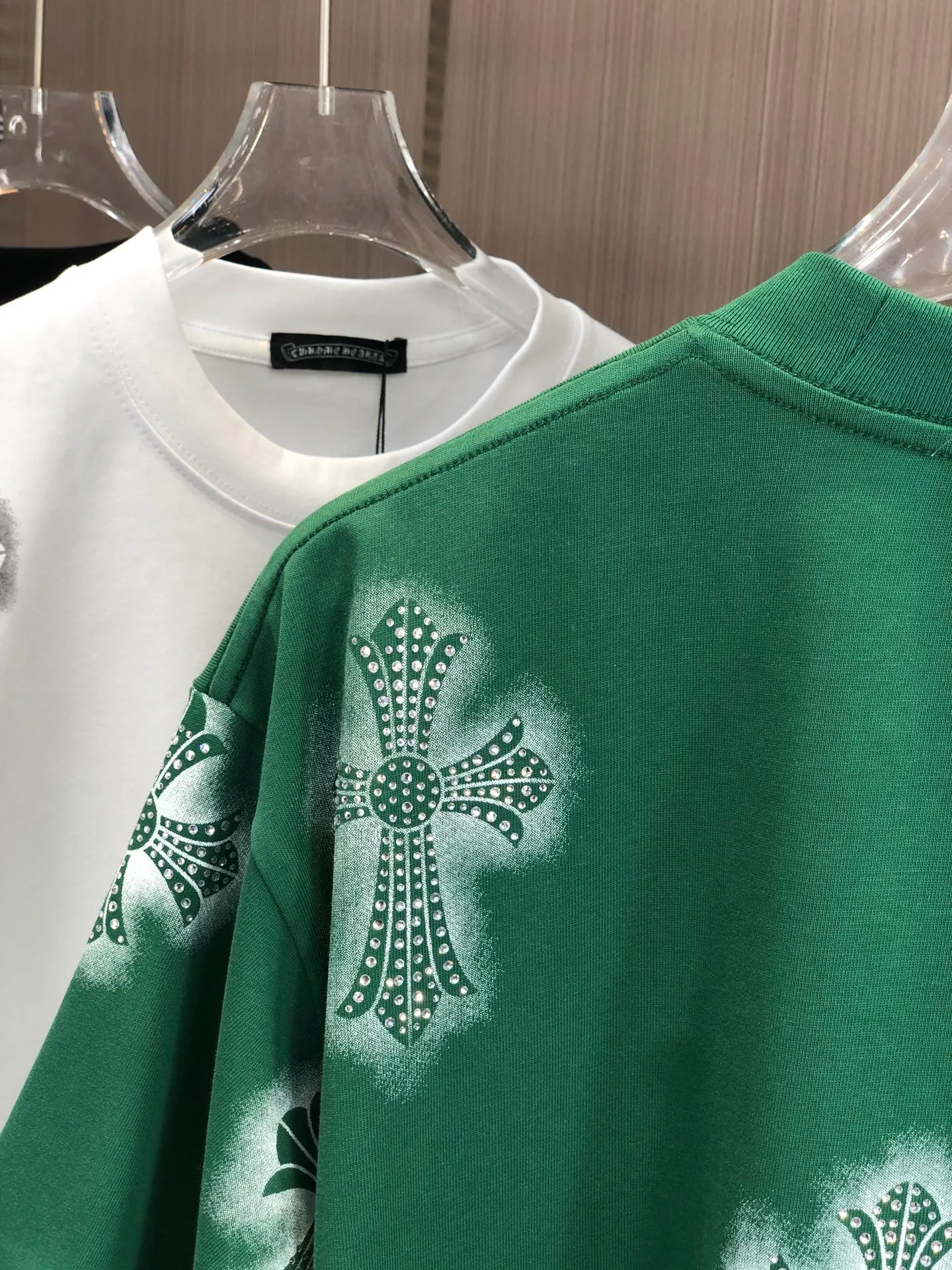 🅿️200 CH Croxin 2025 Spring and Summer New Style Round Neck Short Sleeves Dot Printing ➕ Scattered Diamond Craftsmanship Full of Details Made of High Weight 320g Double Yarn Combed Cotton Fabric Slightly Loose Fit Fabric Feels Soft and Thick Uniform Style for Men and Women Color: Black White Green Code Number: SMLXLXXL